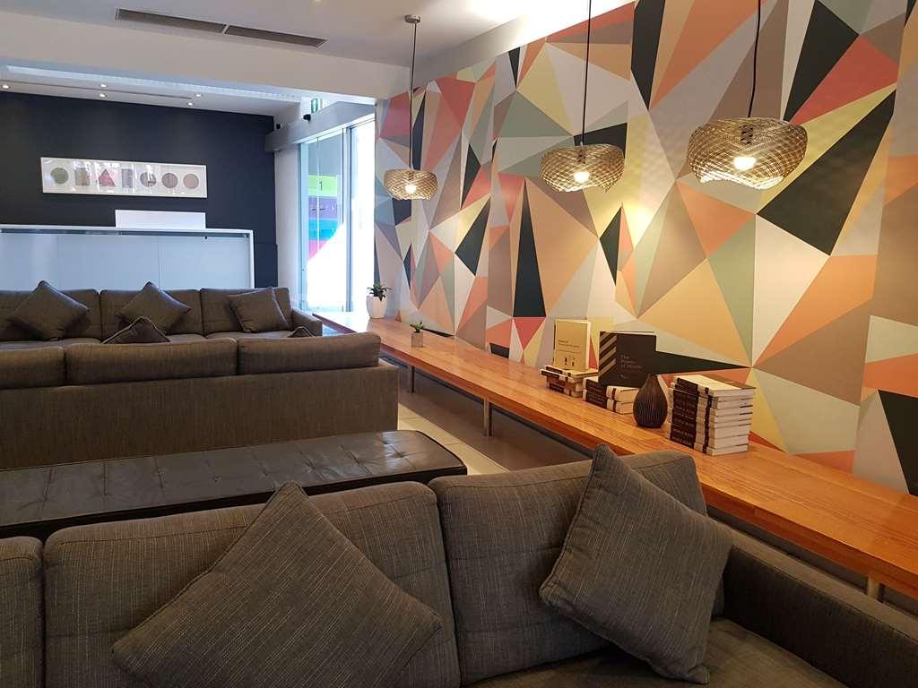 The Parkmore Hotel Мелбърн Интериор снимка