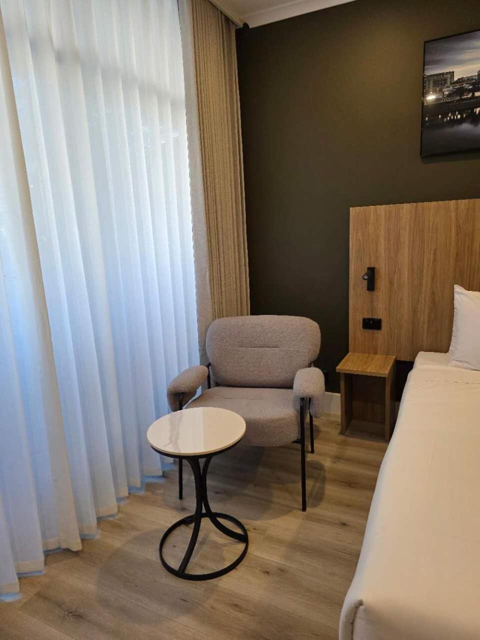 The Parkmore Hotel Мелбърн Екстериор снимка