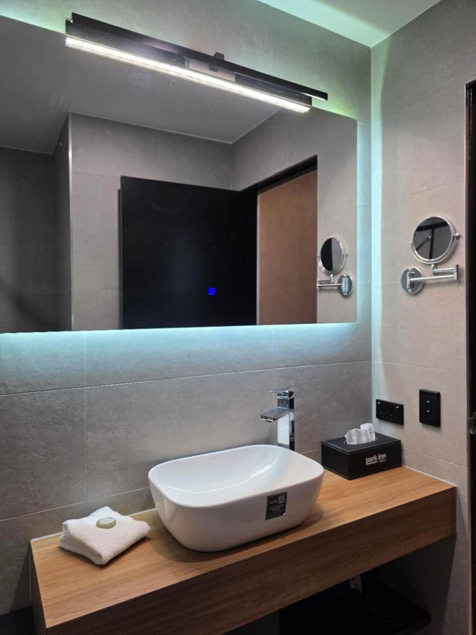 The Parkmore Hotel Мелбърн Екстериор снимка
