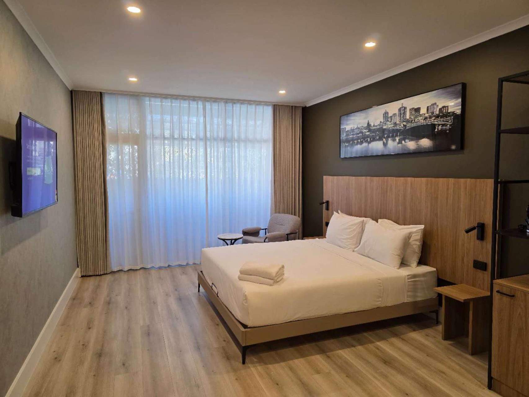 The Parkmore Hotel Мелбърн Екстериор снимка